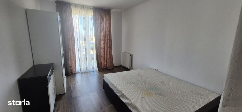 Apartament trei camere, semidecomandat, strada Porii