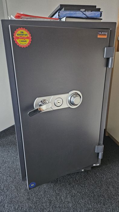 Каса / Сейф Valberg FRS 93 CL