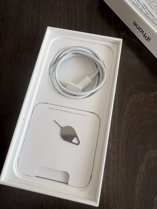 ПРОДАВАМ İphone 13