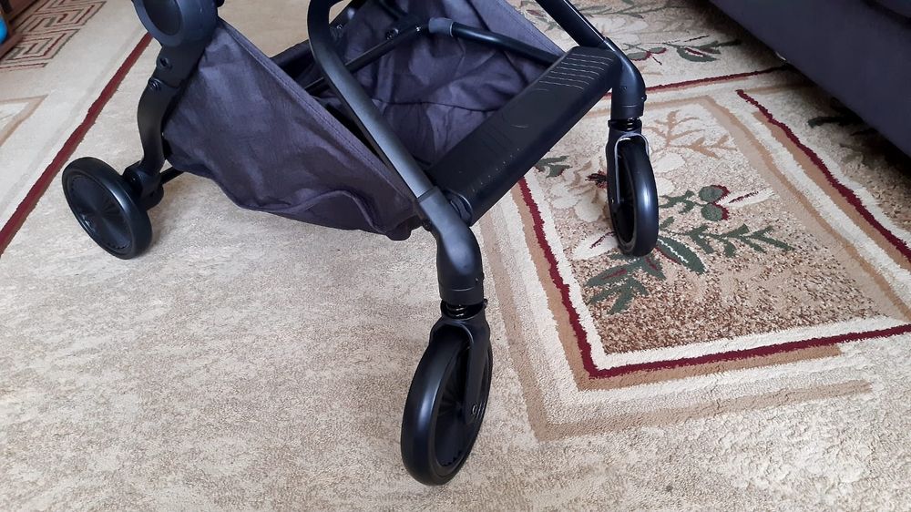 Продам новую детскую коляску