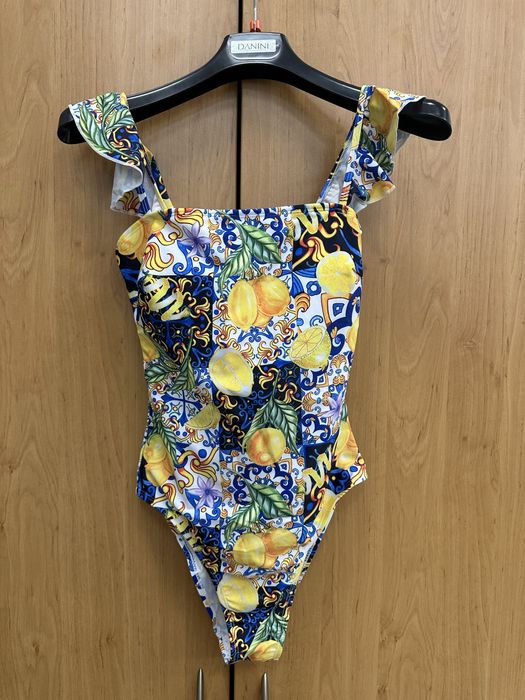 Цял бански с принт лимони