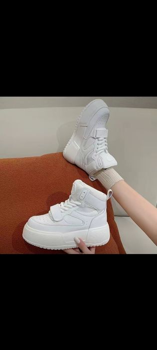 Продам кроссовки