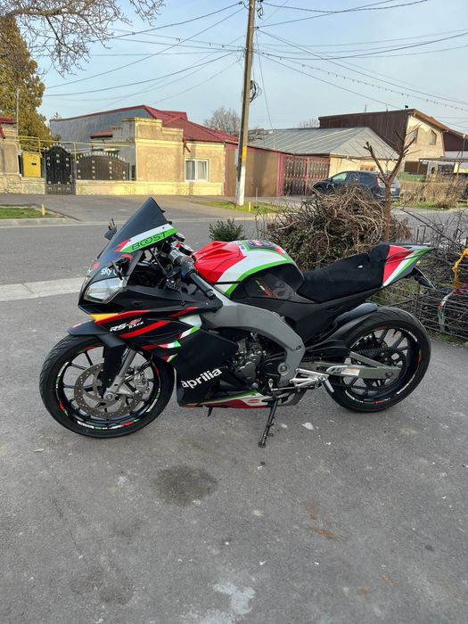 Motocicleta Aprilia 125 cm3