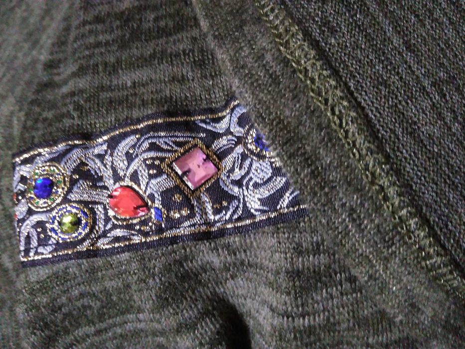 Дамска блуза с дълъг ръкав с камъни