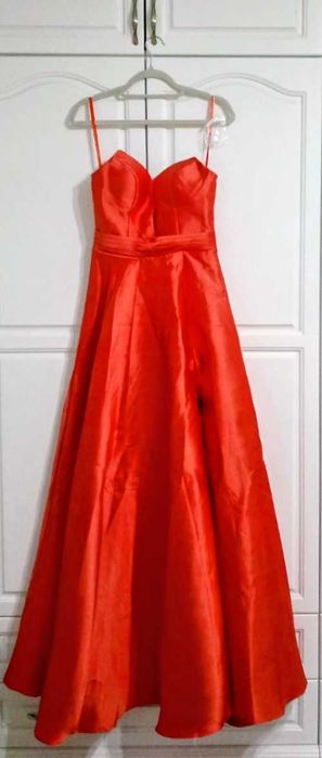 Бална рокля S нова