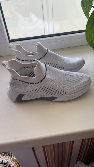 Продам мужские кроссовки