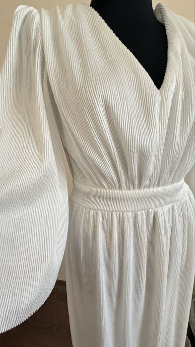 Ақ түсті көйлек