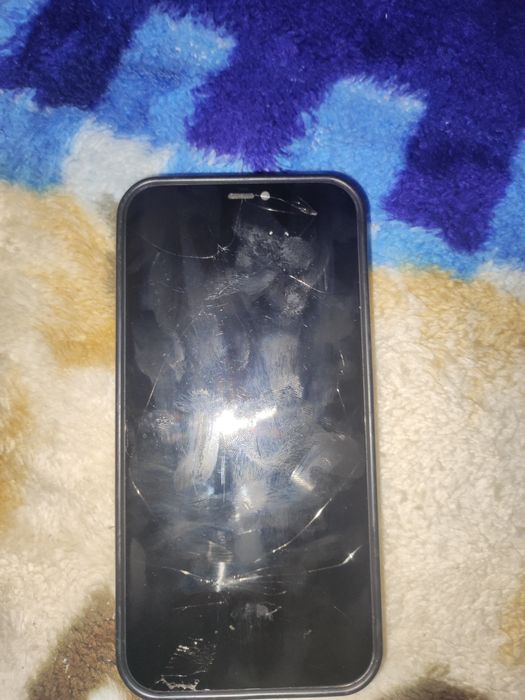 продаю iPhone 12