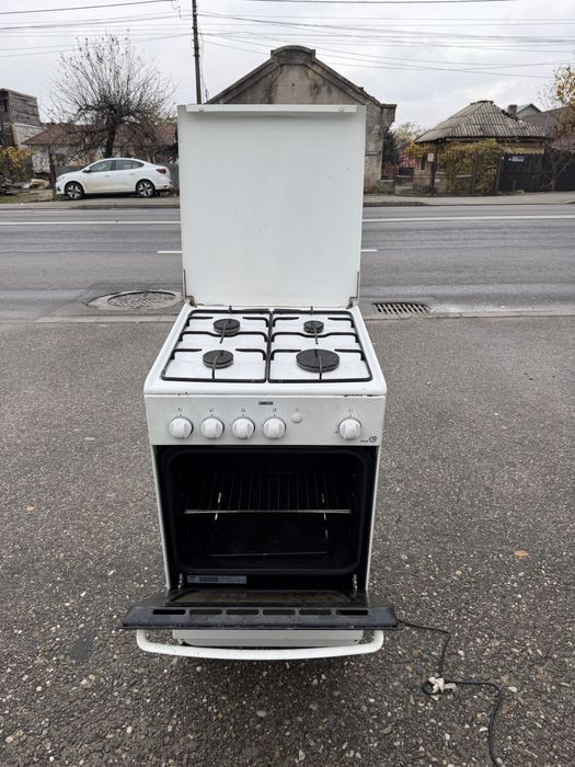 Vand aragaz cu patru ochiuri