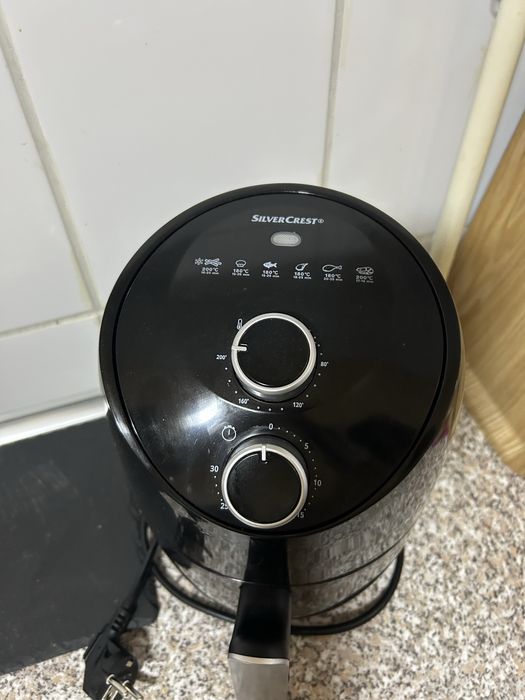 Air fryer / Friteuză cu aer cald