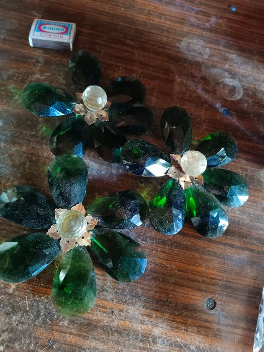 Продам брошки разное