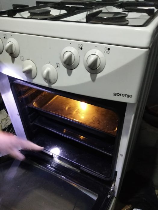 Продам газовую плиту