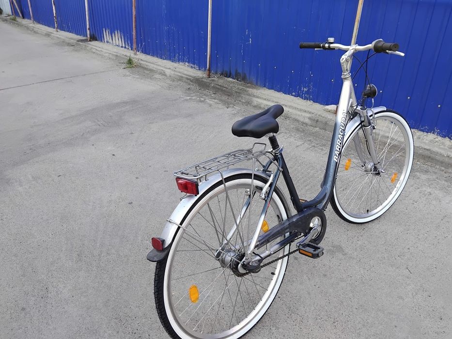 Vând bicicleta din aluminiu pentru damă