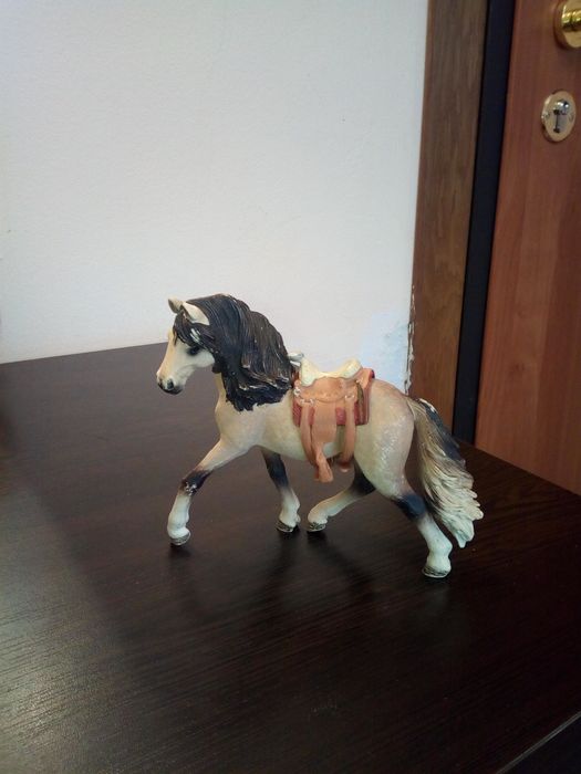 Статуетка на кон