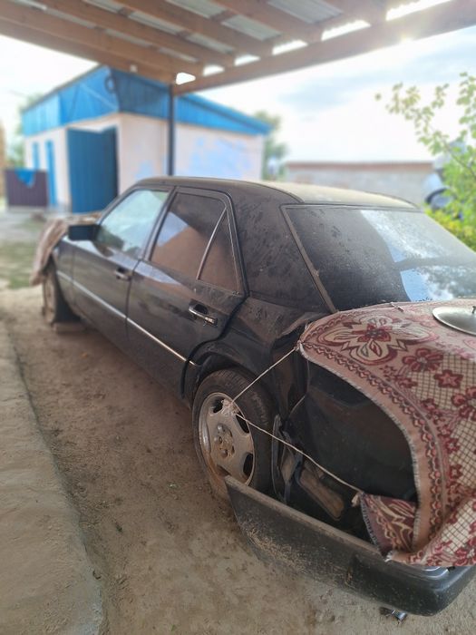 Mercedes 124 аварийном состояни