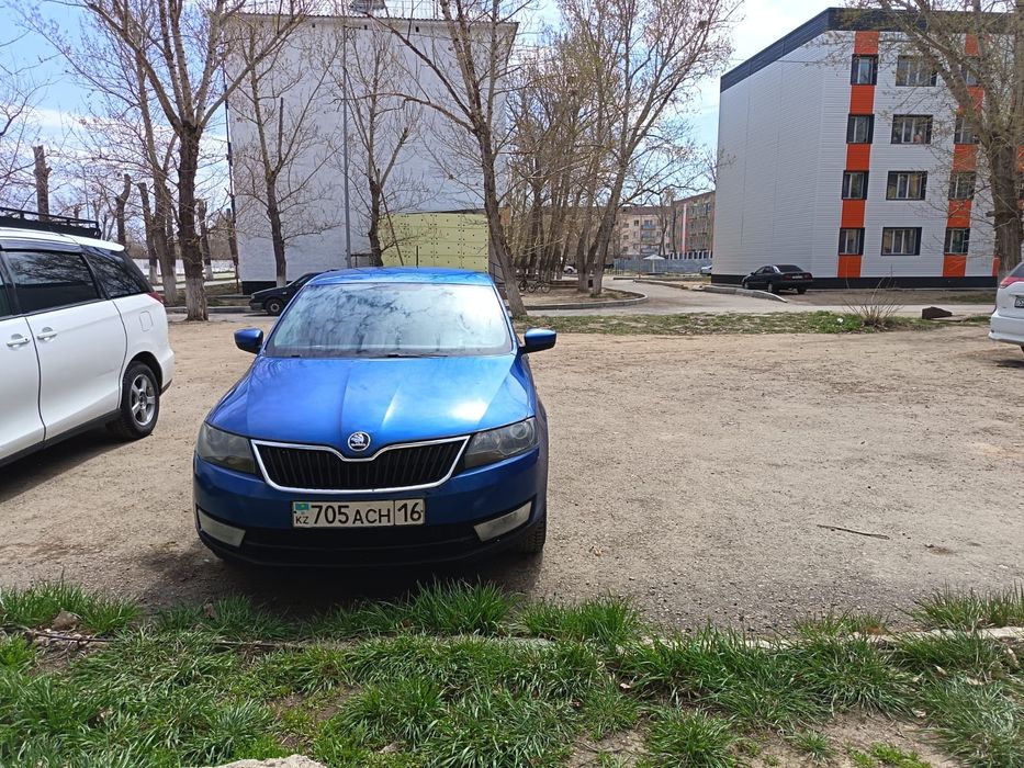 Продам автомобиль Skoda Rapid 2014