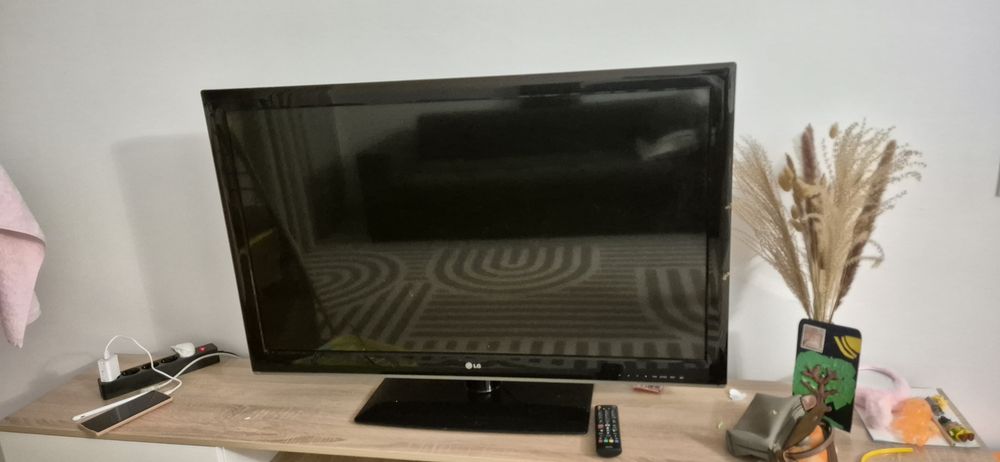 Телевизор LG бу, 107 см