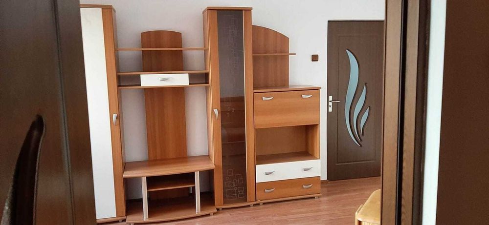 Inchiriez apartament 3 camere malu rosu