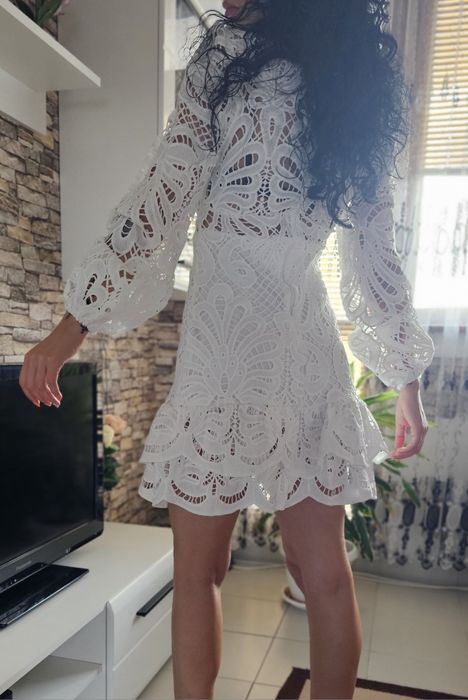 Дантелена бяла рокля