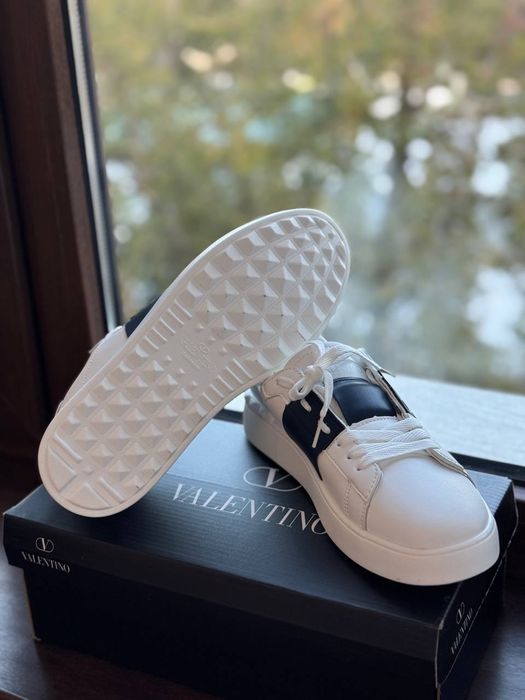 Продажа стильной качественной мужской обуви Valentino