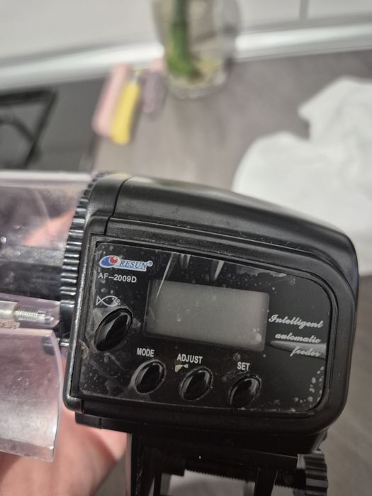 Hrănitor automat pentru acvariu RESUN AF-2009D – ca nou