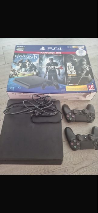 Playstation 4 slim, CA NOU, cu 2 controllere si jocuri