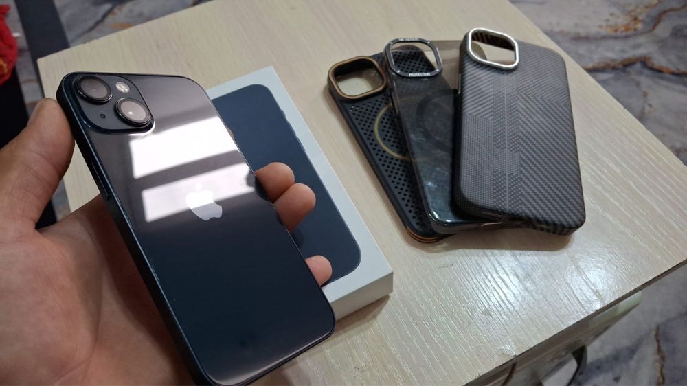 Продам Iphone 13