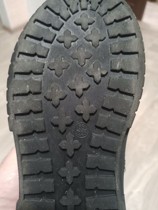 Продам кожаные ботинки