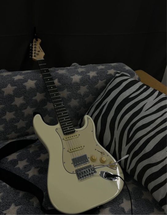 Электро гитара!!