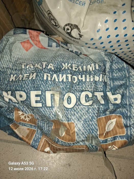 Продам песок, клей, цемент