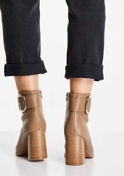 Botine scurte cu toc gros si catarama Asos