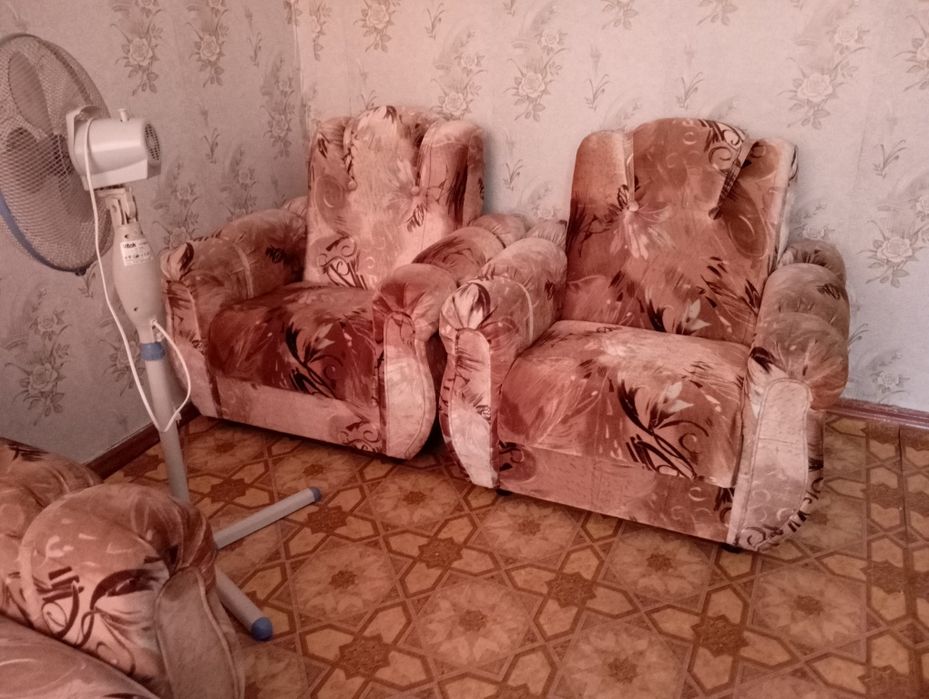 Мягкий уголок ,диван и два кресла