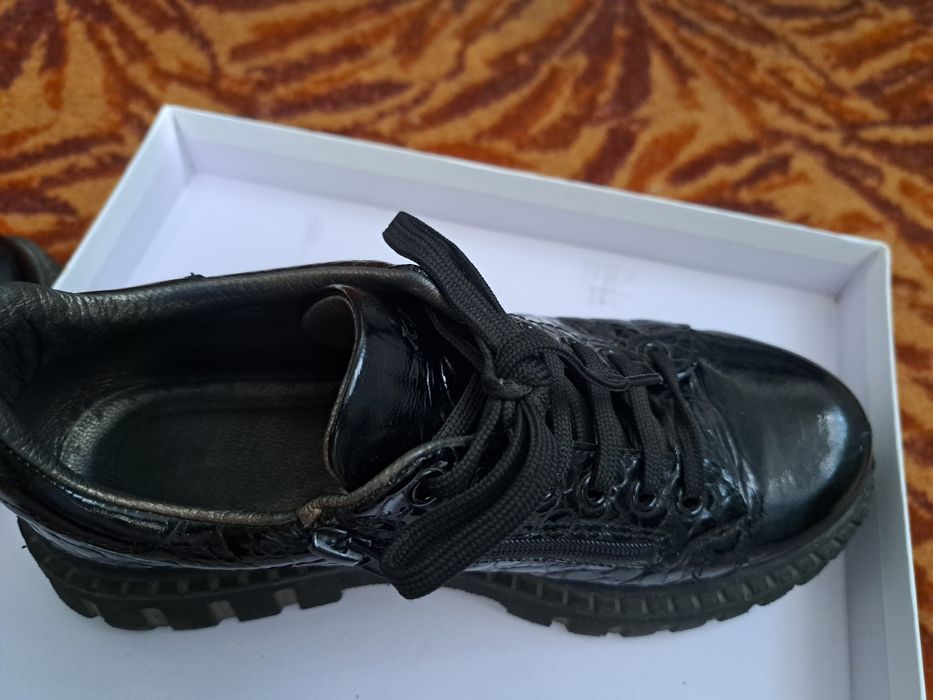 Продам обувь кожанный