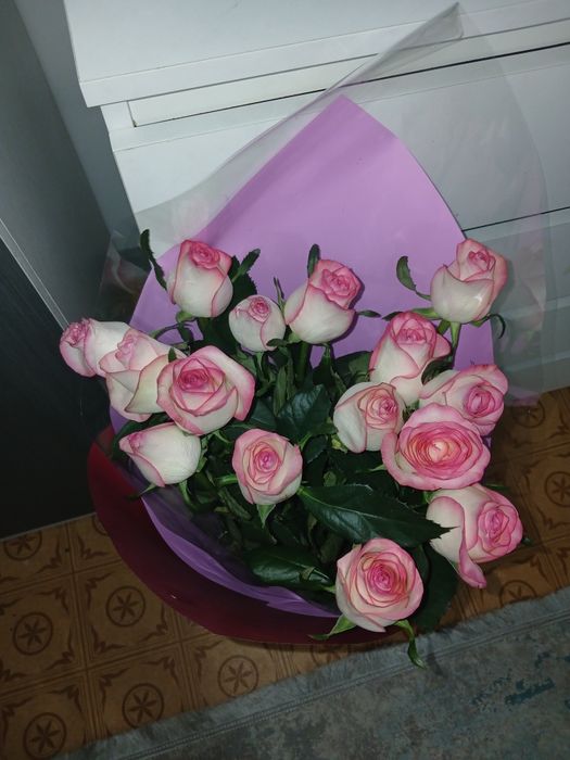 Продам букет 15 роз сегодняшний