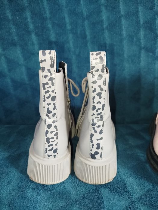 Продам ботинки на девочку 35 размер