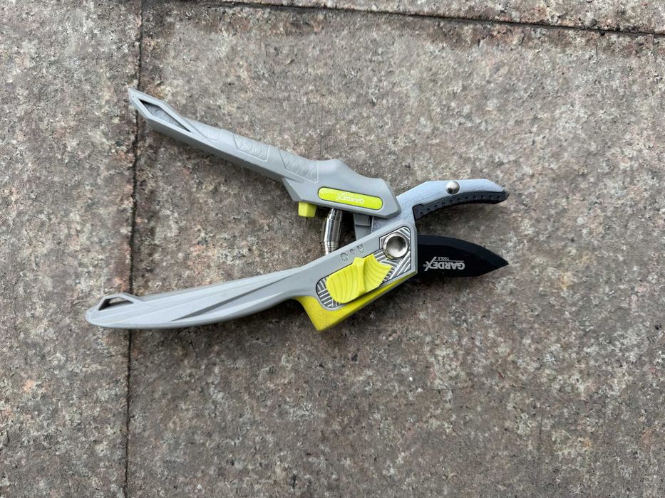 Лопата права/Ножица за клони /Лозарска ножица/Пистолет за водоструйка