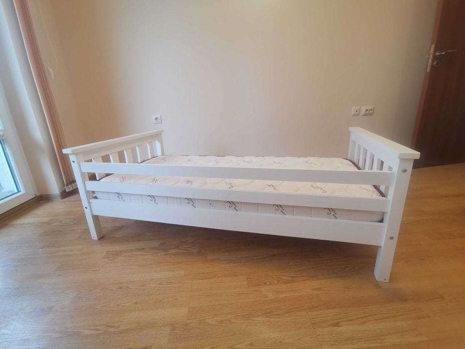 Прекрасно детско легло+ матрак  Magniflex