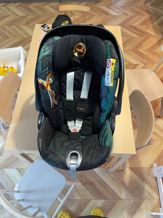 Столче за кола Cybex + Isofix база + подарък адаптери