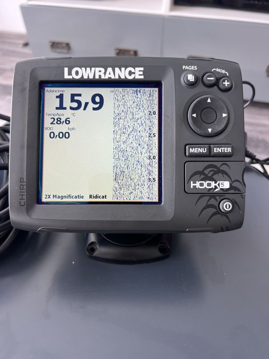 Lowrance Hook-5 CHIRP + transductor + baterie – Pachet complet