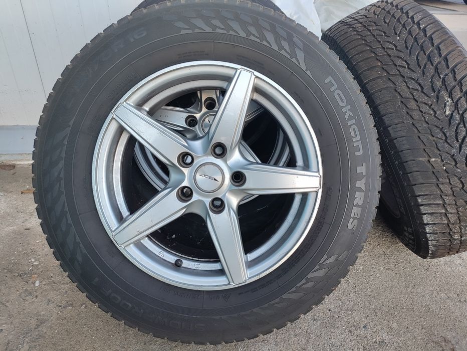ГУМИ С ДЖАНТИ 5X114.3 16 Nokian 215/70/16 зимни 2023г.Хюндай,Тойота...