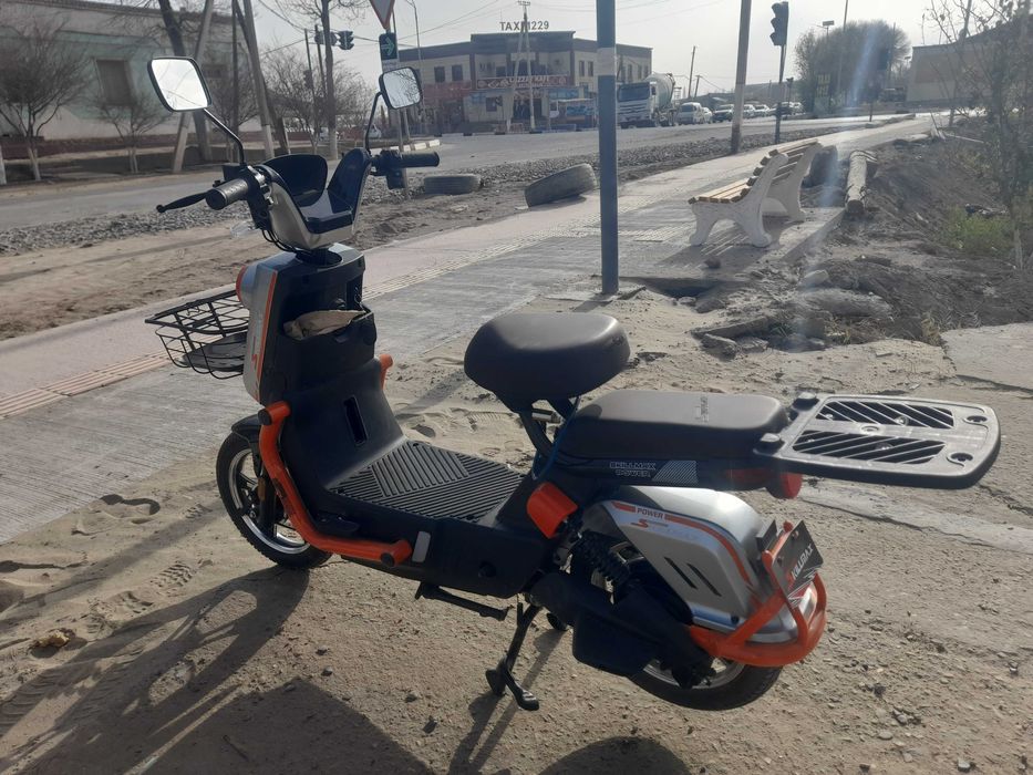 Skuter sotiladi yangi 50 km yurgan srochniy sotiladi galishib baramiz