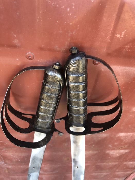 Vind 2 sabii panoplii