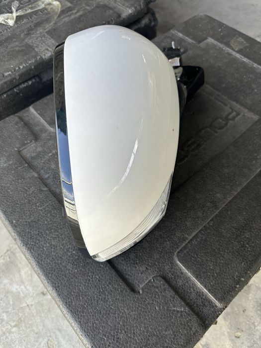 Боковое правое зеркало