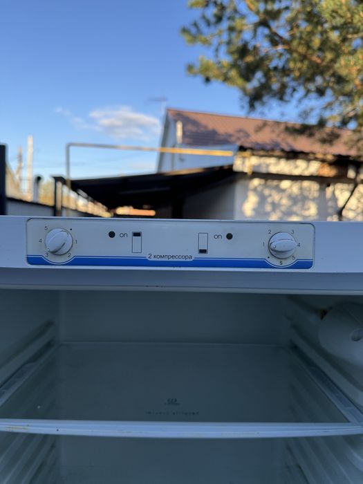 Холодильник indesit