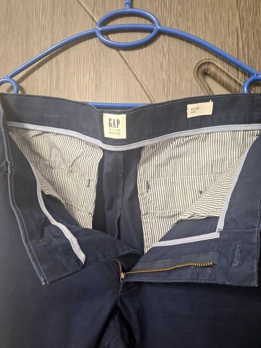 Pantaloni barbati firma GAP marimea 32 Sunt purtati de doua ori.