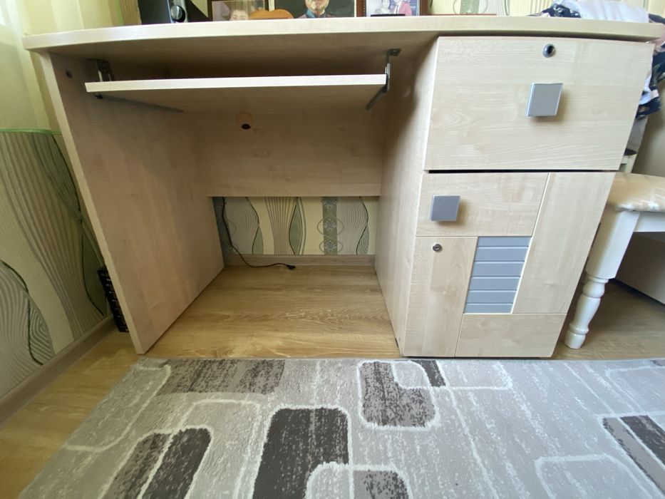 Стол компьютерный