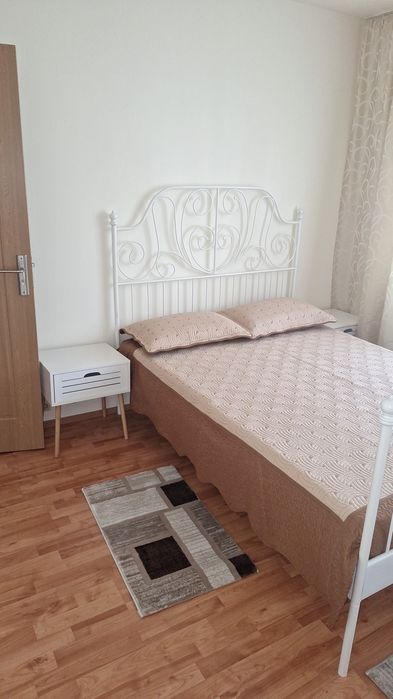 Închiriez apartament cu două camere