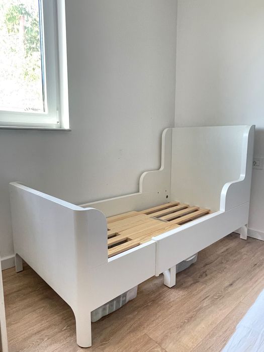 Vând pat Busunge alb Ikea