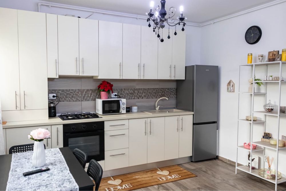 Apartament 2 camere + loc de parcare la scara