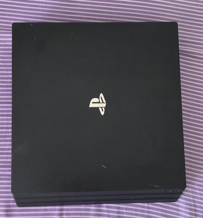 PS4 Pro Sony 1TB + 2 джойстика